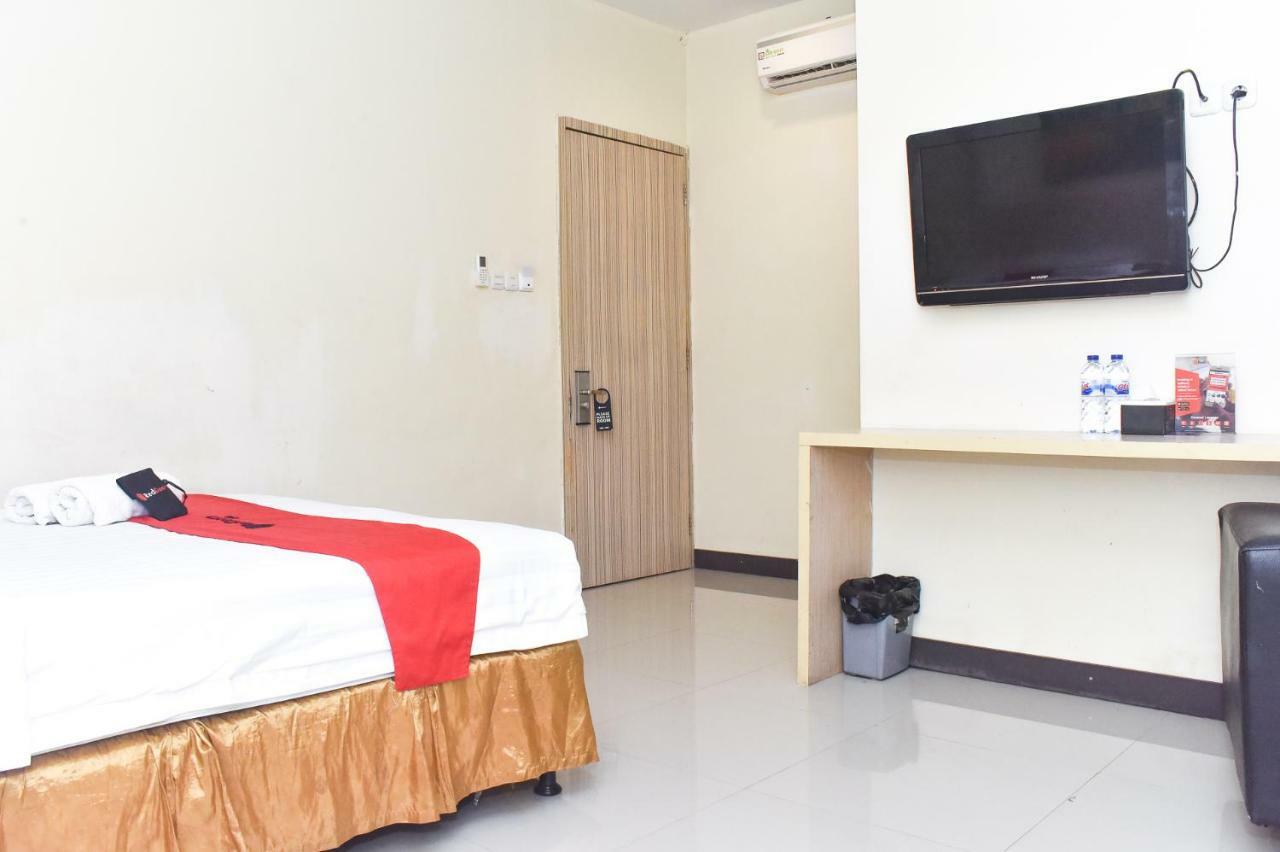 Reddoorz Plus Near Sultan Hasanuddin Airport Hotel Macáçar Exterior foto